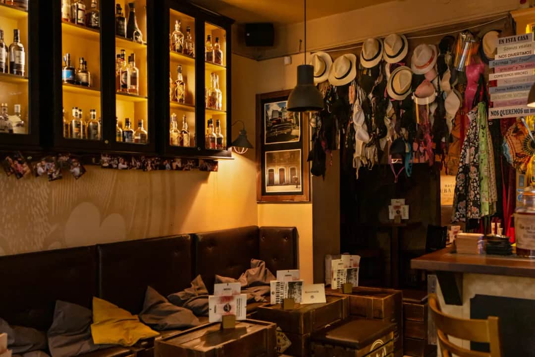 Gdzie na drinka w Katowicach? Odkryj najlepsze lokale na wieczór