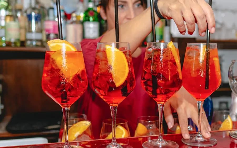 Gdzie na drinka w Rzymie? Odkryj najlepsze bary z klimatem i smakiem