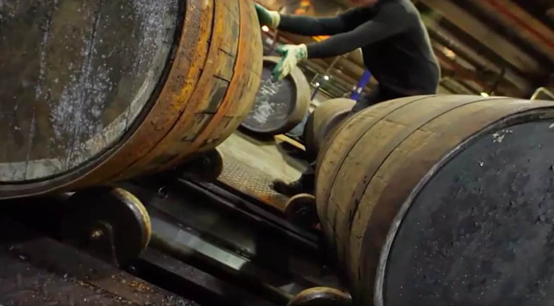 Blended whisky co to znaczy? Poznaj sekrety tego popularnego trunku