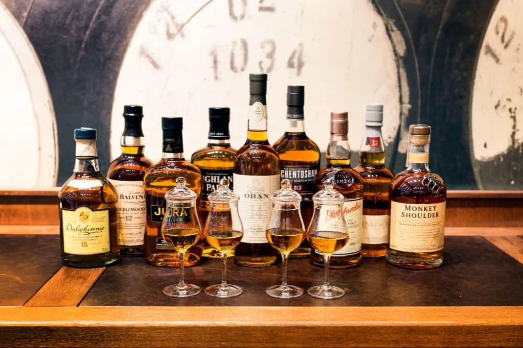 Najlepsze whisky, które zachwycą Twoje podniebienie i zaskoczą gości
